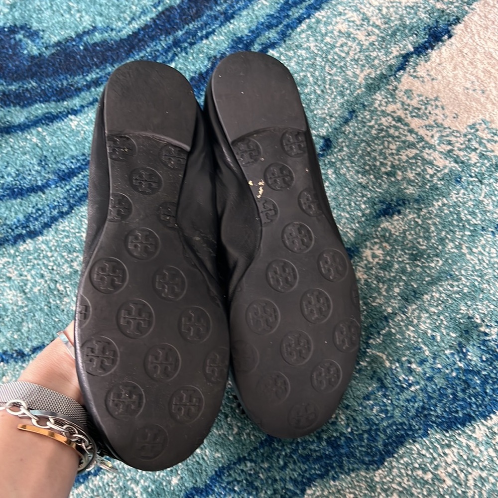 TORY BURCH BLACK BALLET FLATS WITH GOLD DETAIL SIZE 7.5 - Picture 4 of 4